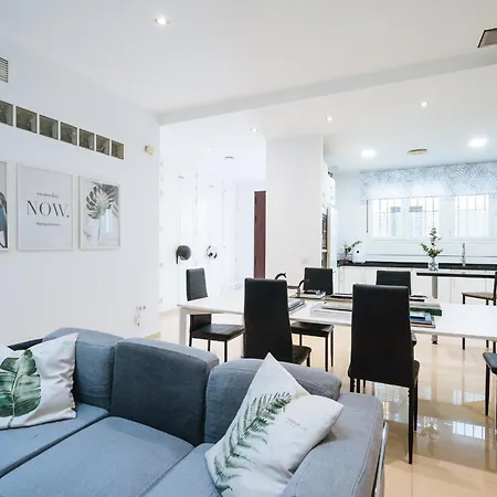 Homestay Elegant Interior In Centre