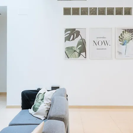 Elegant Interior In Centre *