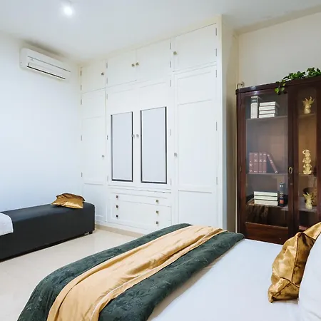 Elegant Interior In Centre Homestay