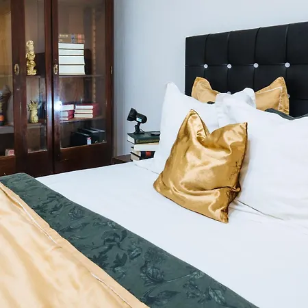 Elegant Interior In Centre Homestay Seville