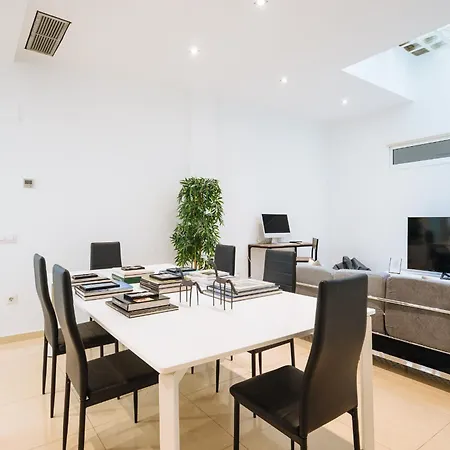 Elegant Interior In Centre Homestay