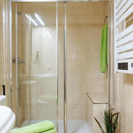 Elegant Interior In Centre *
