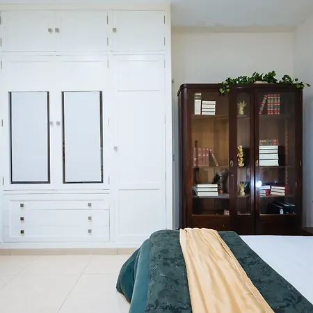 Elegant Interior In Centre Homestay Seville