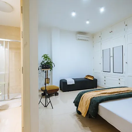 Elegant Interior In Centre *