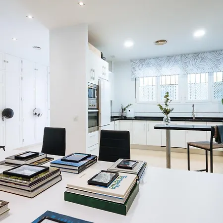 Elegant Interior In Centre Homestay
