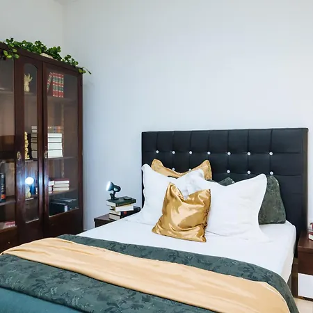 Elegant Interior In Centre Homestay Seville